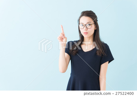 一件女人(藍色背景) 一件女人(藍色背景) 27522400