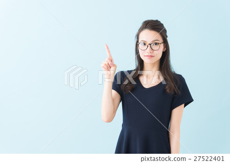 一件女人(藍色背景) 一件女人(藍色背景) 27522401