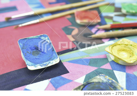 Messy used water color paint box and paintbrush 27523083