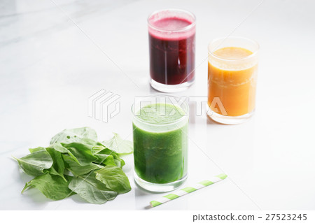 glass of fresh colorful healthy smoothie 27523245