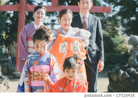 festival day for children of three, five and seven years of age, family, 3 generation family 27528416