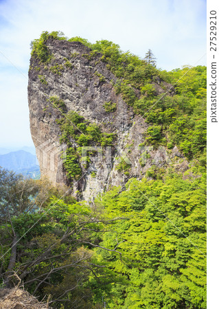 從Myogi山Gomma縣富岡市的大窺視Tenguu岩石 從Myogi山Gomma縣富岡市的大窺視Tenguu岩石 27529210