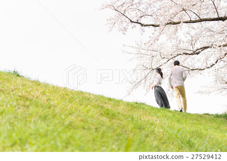 A couple A couple 27529412