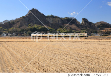 兩個波浪線的冬天和岩山 兩個波浪線的冬天和岩山 27531085