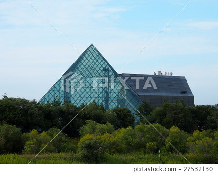 Pyramid of glass "Hidamari" 27532130