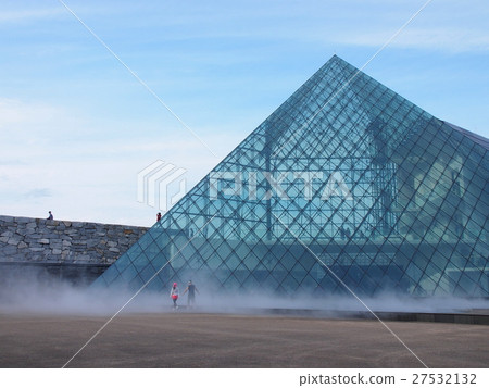 Pyramid of glass at Moerenuma Park where steam rises Pyramid of glass at Moerenuma Park where steam rises 27532132