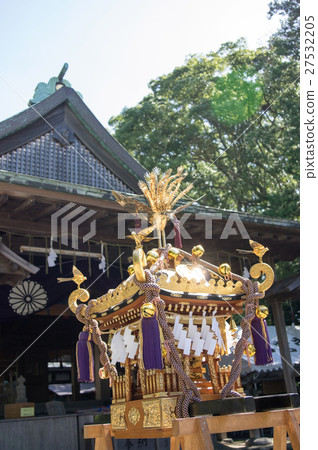 The scenery of a shrine (Kamakura palace) 27532205