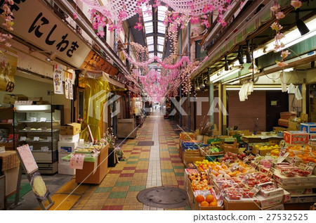 Nakamise Tateishi of the Katsushika Ward Nakamise Tateishi of the Katsushika Ward 27532525