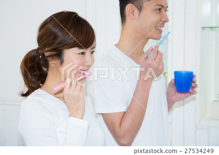 Young couple (toothpaste) Young couple (toothpaste) 27534249