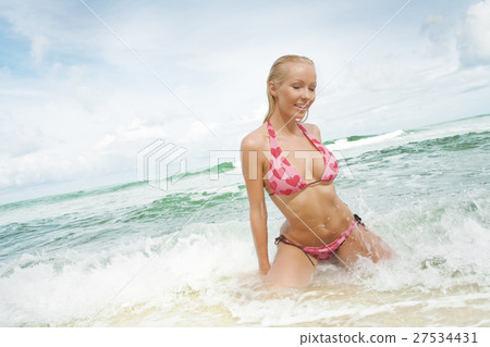 splashing splashing 27534431