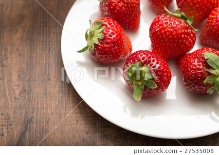 Strawberry  27535008