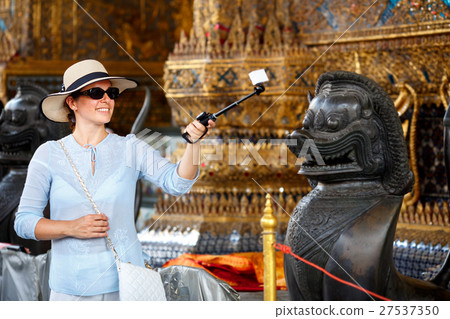Young woman with hat and sunglasses making selfie 27537350