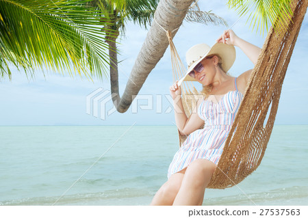 in hammock 27537563