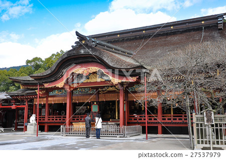 Couple praying at Dazaifu shrine in Fukuoka, Japan Couple praying at Dazaifu shrine in Fukuoka, Japan 27537979