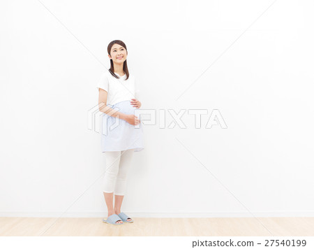 Pregnant woman smile Pregnant woman smile 27540199