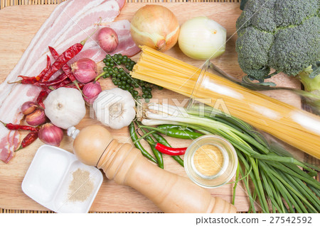 Ingredient of spicy spaghetti bacon Ingredient of spicy spaghetti bacon 27542592