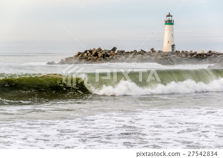 Santa Cruz Breakwater Light (Walton Lighthouse) 27542834