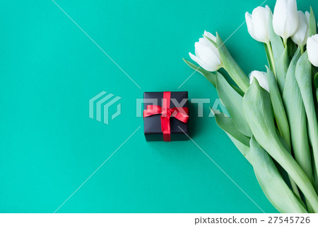 White tulips bouquet and gift box 27545726