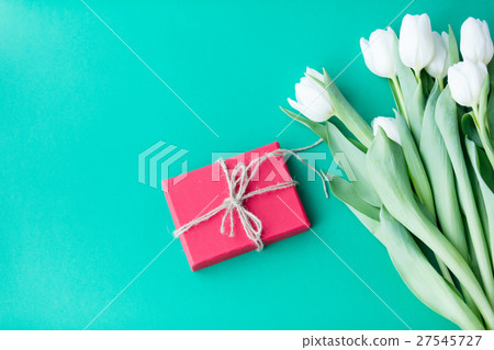 White tulips bouquet and gift box 27545727
