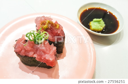 鮪魚壽司與沾醬 27556251