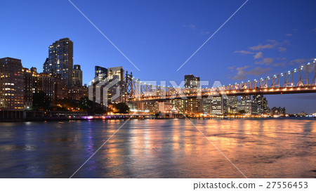 Night view from Roosevelt Island 27556453