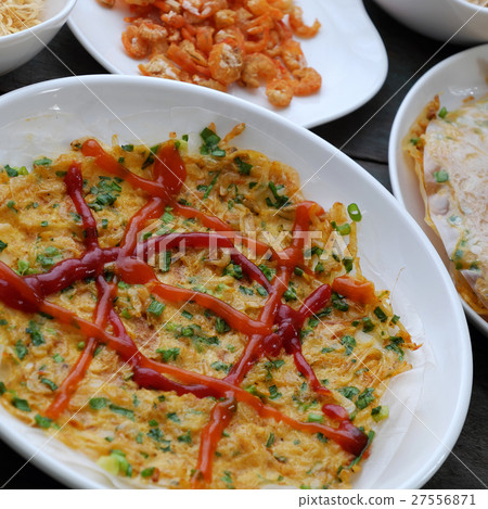 Vietnamese street food, baked girdle cake Vietnamese street food, baked girdle cake 27556871