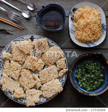 Vietnamese street food, com chay cha bong 27556888