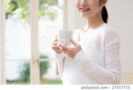 Young lady (coffee) 27557733