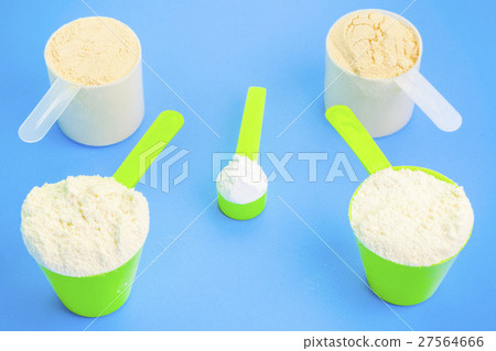 Scoops with pure whey protein ,creatine and pea pr 27564666