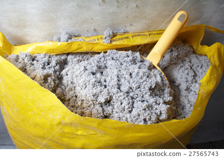 cellulose insulation made from recycled paper 27565743