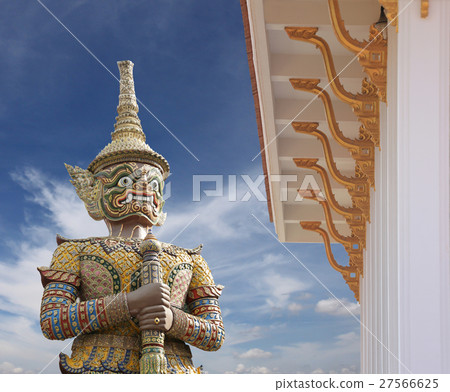 roof of the Thailand Buddhist temple and giant statue. 27566625