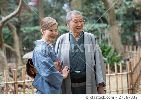 Senior couple kimono Japanese style clothing image Senior couple kimono Japanese style clothing image 27567332