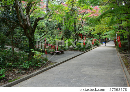 油山寺廟在秋天 27568578