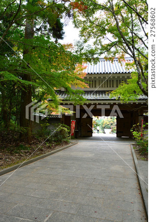 油山寺廟在秋天 27568602
