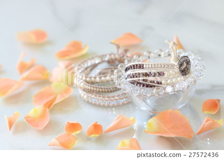 Beaded bracelet 27572436