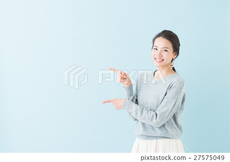 Female 20's (blue background) 27575049