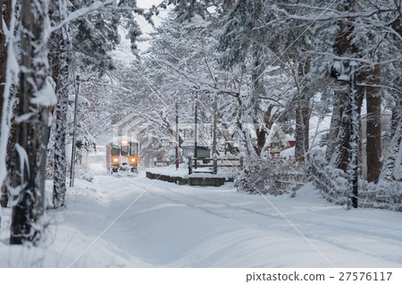 [青森縣五所川原]穿越津輕雪原的列車 27576117