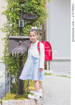 elementary student, primary school child, primary school student 27576663