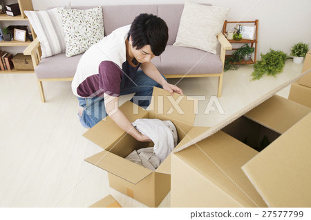 Moving Moving Male New life life lifestyle Alone Student College student 27577799