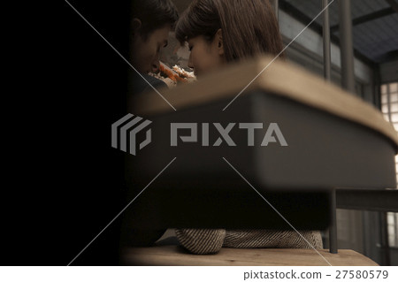 Couple back view Couple back view 27580579