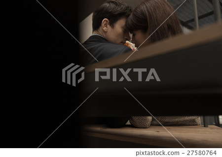 Couple back view 27580764