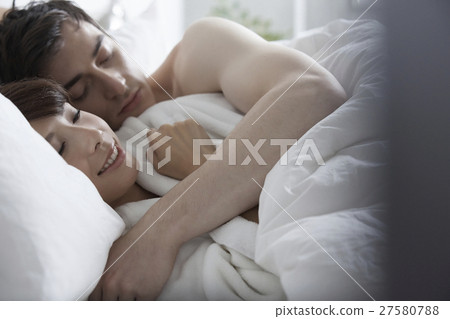 浪漫的共同生活 浪漫的共同生活 27580788