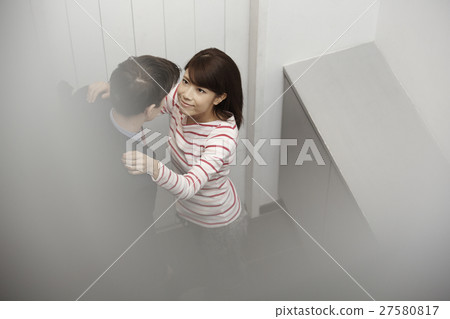 A woman couple to see off A woman couple to see off 27580817