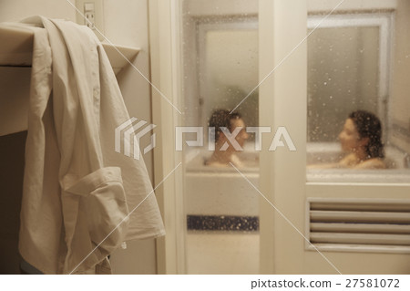 Romantic couple 27581072