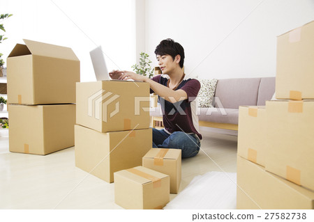 Moving Personal Computer Moving New Life Lifestyle Alone Living Student College Student 27582738