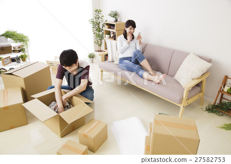 Moving couple moving couple smart couple newly-married new life lifestyle men and women 27582753