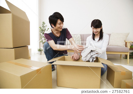 Moving couple couple couple newly-married life life lifestyle gender 27582761