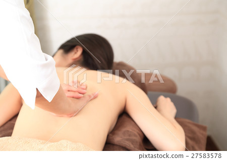 Women who receive esthetic 27583578