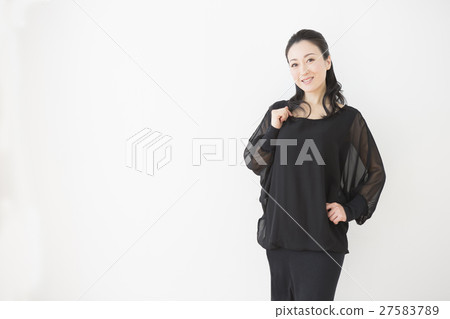 Women's portrait Women's portrait 27583789