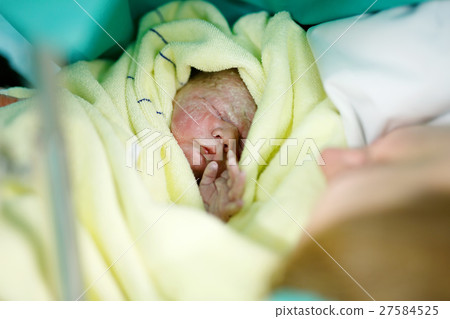 Mother looking for first ime her baby being born Mother looking for first ime her baby being born 27584525